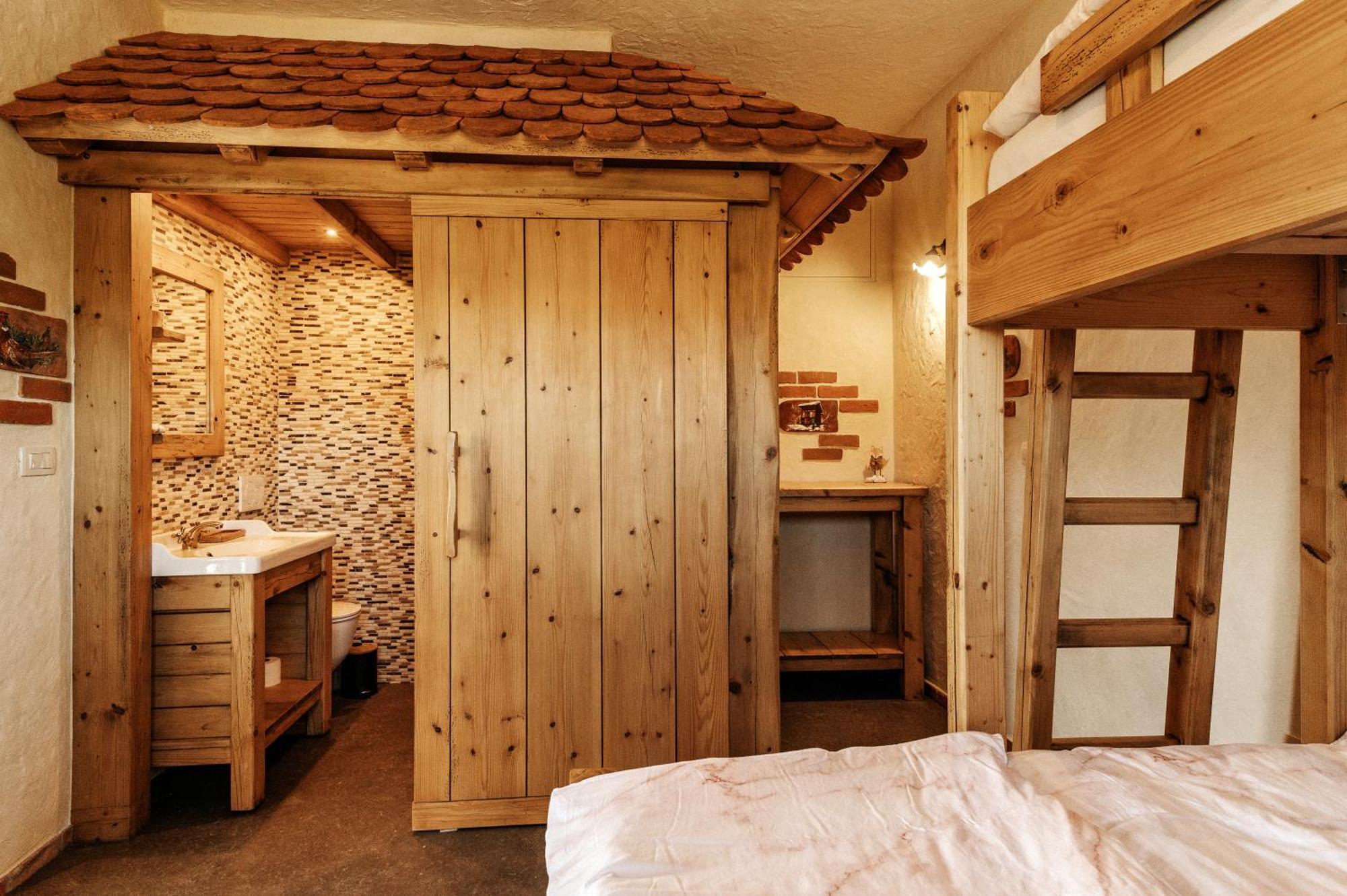 Gostilnica Orle - Sleeping In The Tower Hotel Škofljica Buitenkant foto